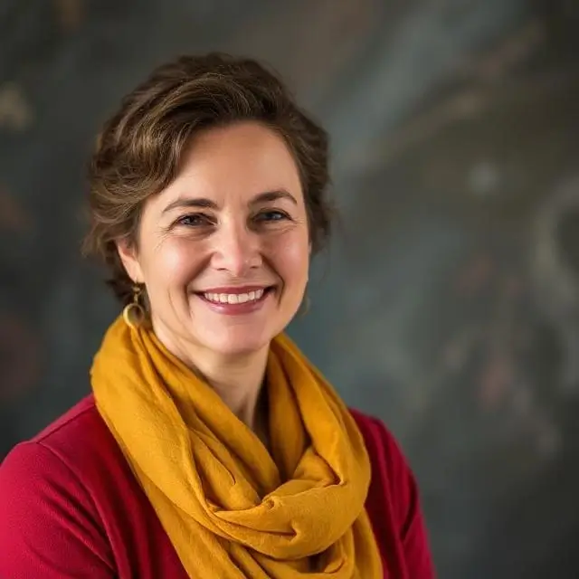 Portrait of the founder, Elena Hayes